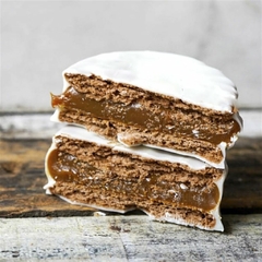 Alfajor de Chocolate Blanco con Dulce de Leche Sin TACC x un. - Chipsy Food