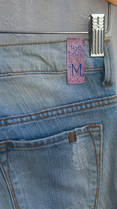 Calça Jeans Flare Myth na internet
