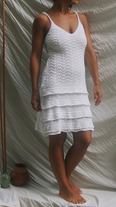 Vestido Alça Off White com Babado de Tricot