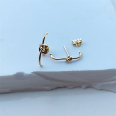 Brinco Ear hook Nozinho Delicado Banhado a Ouro