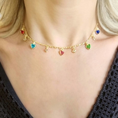 Choker Penduricalhos Corações Coloridos Banhado - comprar online