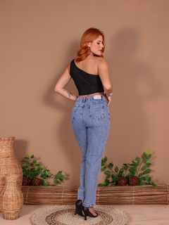 Calça Mom Jeans Lara na internet