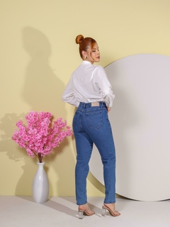 Mom Jeans Bianca na internet