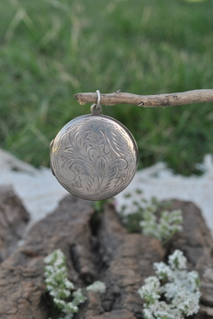 Medalla relicario de plata diseño flores - CATU Antiques
