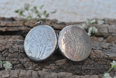 Medalla relicario de plata diseño flores - comprar online