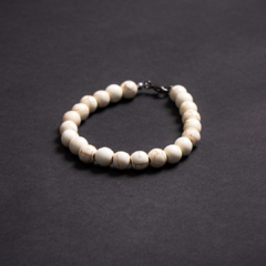 Pulsera Howlite - cierre metalizado