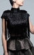 Blusa cropped bordada com franjas preto - comprar online