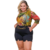  conjunto short plus size com estampa de folhas coloridas e short preto.