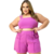 Conjunto short e cropped plus size na cor pink, modelo feminino com alças e bolso, destacando estilo e conforto.