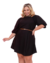  vestido feminino plus size preto com mangas bufantes e cinto na cintura.