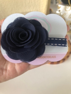 Rosa delicada azul marinho - comprar online
