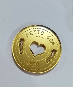 ETIQUETA REDONDA FEITO C/ AMOR 2,5 CM ACRILICO DOURADO C/25 UNI - Infinity Laser