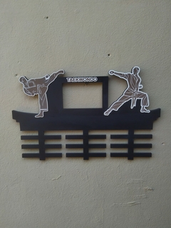 PORTA MEDALHA TAEKWONDO 52X32 MDF PRETO 6MM na internet