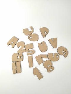 KIT 180 LETRAS NUMERAIS 5 ALFABETOS COMPLETOS MDF CRU PEDAGOGICO