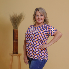 Blusa com manga bolas rosa, azul e laranja na internet