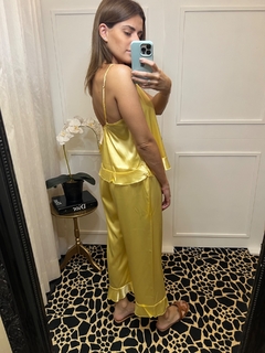 pijama cetim babados amarelo - Leonza Store