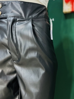 Pantalon Vinil de tubo tiro alto en internet