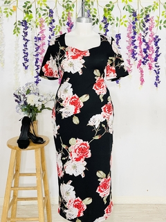 Vestido semilargo negro con estapado floral