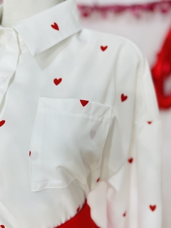 Blusa de botones estampado de corazones - tienda en línea