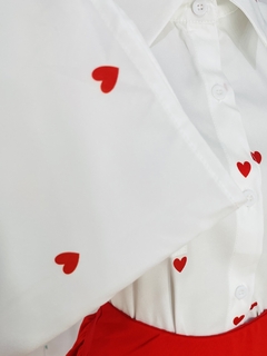 Imagen de Blusa de botones estampado de corazones