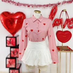 Blusa oversize solida estampado de corazones en internet