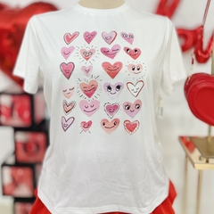 Playera Plus basica estampado corazones en internet