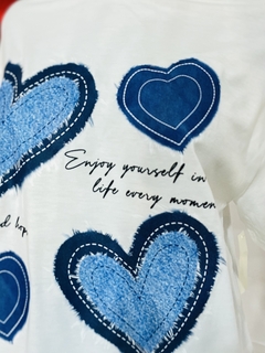 Imagen de Playera oversize estampado corazones azules