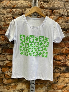 Remera FLOWER GREEN Strass - comprar online