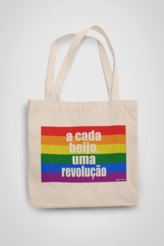 A cada beijo, uma revolução