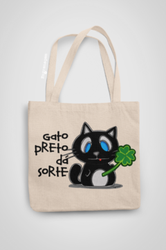 Gatinho preto dá sorte