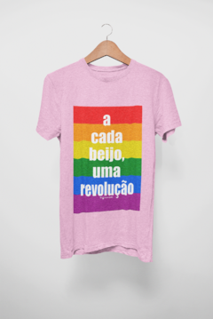 A cada beijo, uma revolução