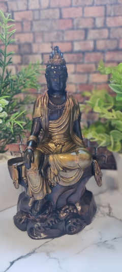 Kuan Yin Meditando en Roca Serie 2 - comprar online