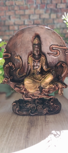 Kuan Yin Meditando en Roca Serie 5 - comprar online