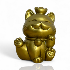 Maneki Neko Dorado – Símbolo de Prosperidad y Buena Fortuna