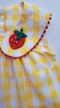 Conjunto amarelo vichy com aplicação em crochê - comprar online