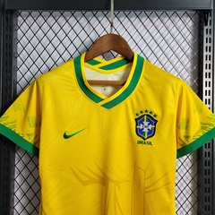 Camisa Seleção Brasileira Cristo Redentor 22/23 Torcedor Nike Feminina - Amarela - comprar online