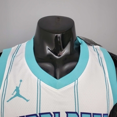 Regata Charlotte Hornets Branca e Azul - Nike - Masculina - Lux Esports - Camisas de Futebol