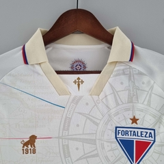 Camisa Fortaleza Libertadores 2022 Torcedor Leão Masculino - Branco e Dourado - Lux Esports - Camisas de Futebol