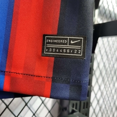 Camisa Barcelona I 22/23 Torcedor Nike Masculina - Vermelha e Azul - loja online