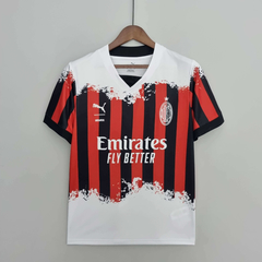 Camisa AC Milan Puma X Nemen lV 22/23 Torcedor Puma Masculina - Vermelha e Branco - comprar online