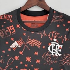 Camisa Flamengo Pré-Jogo 22/23 Torcedor Adidas Feminina - Preta e Vermelha - Lux Esports - Camisas de Futebol