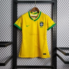 Camisa Seleção Brasileira Cristo Redentor 22/23 Torcedor Nike Feminina - Amarela