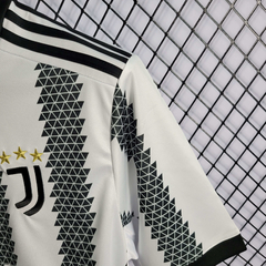 Camisa Juventus I 22/23 Torcedor Adidas Masculino - Preto e Branco - loja online