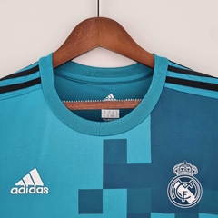 Camisa Real Madrid Retrô 17/18 Torcedor Adidas Masculino - Azul - comprar online