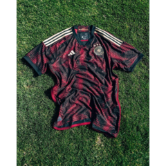 Camisa Seleção Alemanha II 2022/23 Vermelha/Preto - Torcedor Adidas Masculina na internet
