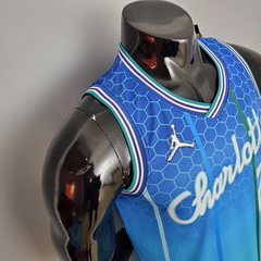 Regata Charlotte Hornets Azul Clara - Nike - Masculina na internet