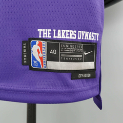 Imagem do Regata Los Angeles Lakers City Edition Roxa - Nike - Masculina