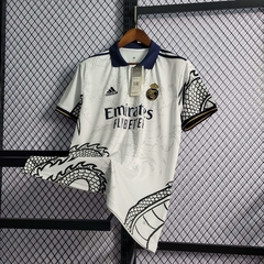 camisa-real-madrid-dragão-branco-branca-edição-especial-nova-adidas-dragao-gola-polo-benzema-