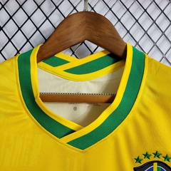 Camisa Seleção Brasileira Cristo Redentor 22/23 Torcedor Nike Feminina - Amarela na internet