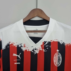 Camisa AC Milan Puma X Nemen lV 22/23 Torcedor Puma Masculina - Vermelha e Branco - loja online